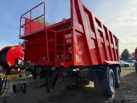 UMEGA Przyczepa objętościowa PI 20 czerwona UMEGA AGRO