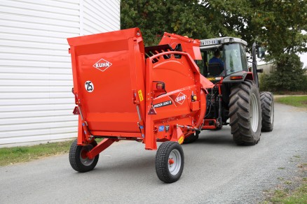 Ścielarka półzawieszana KUHN PRIMOR 2060M