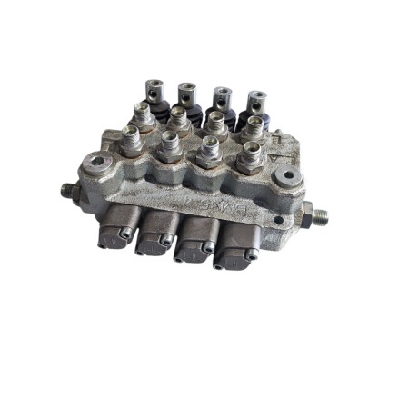 Rozdzielacz hydrauliczny RM 4-sekcyjny RM 7000303