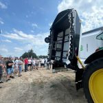 Pokaz nowoczesnego opryskiwacza Ecorobotix na Dniach Ziemniaka w Janowie.